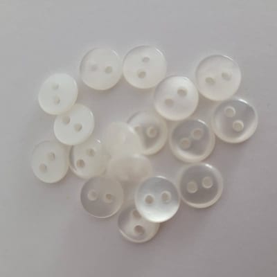 Botón poliéster nacarina blanco