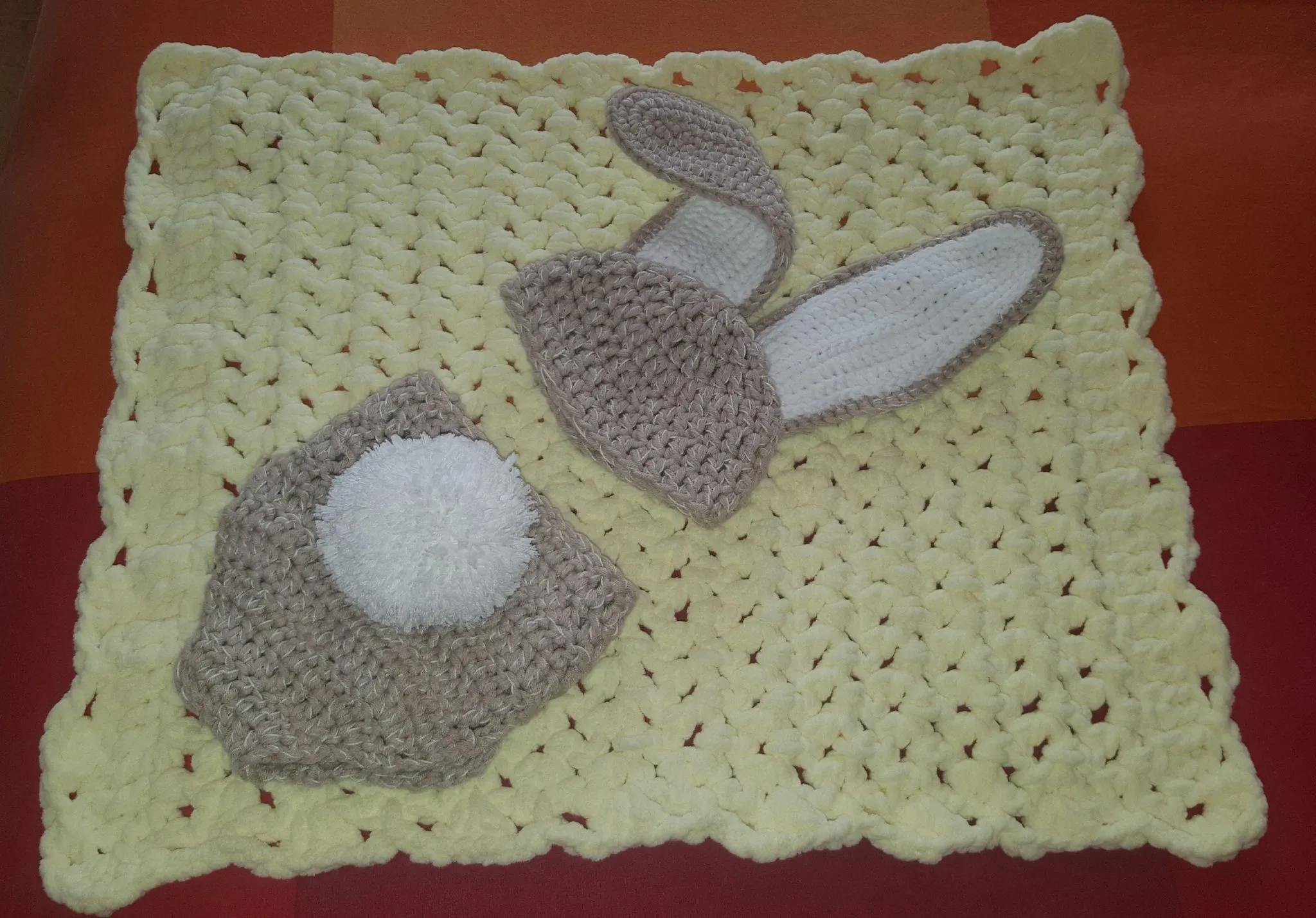 Conjunto gorro y cubrepañal conejo bebé