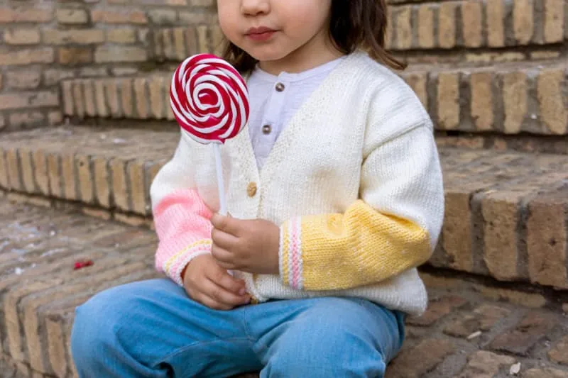 patrón gratis chaqueta o cárdigan dos agujas