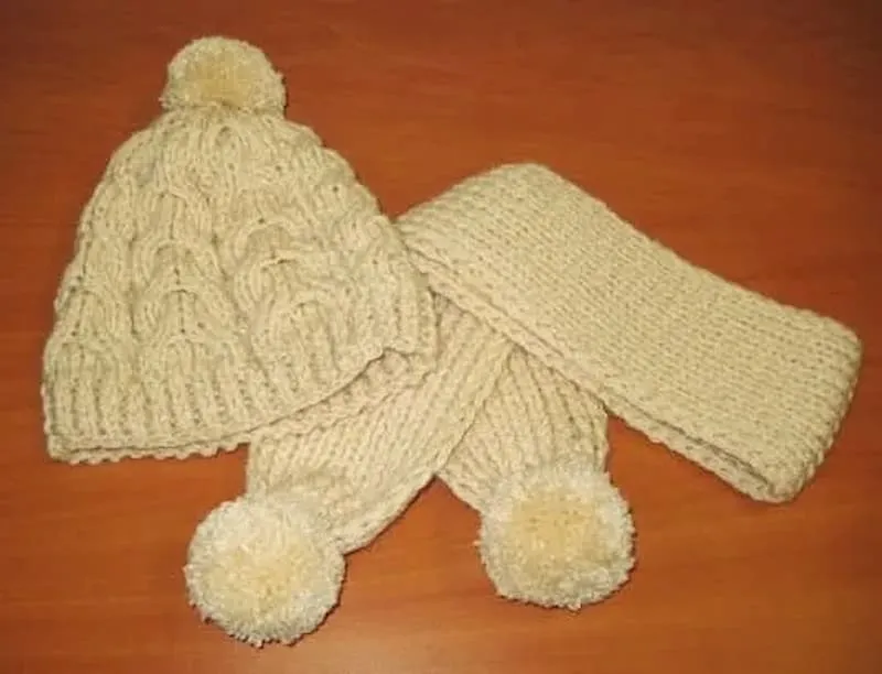 Conjunto gorro y bufanda infantil dos agujas