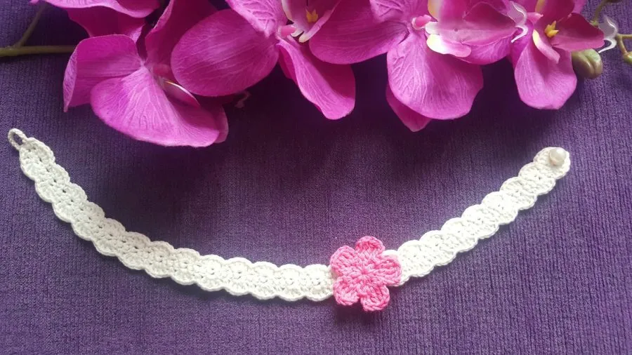 Diadema conchas flor crochet