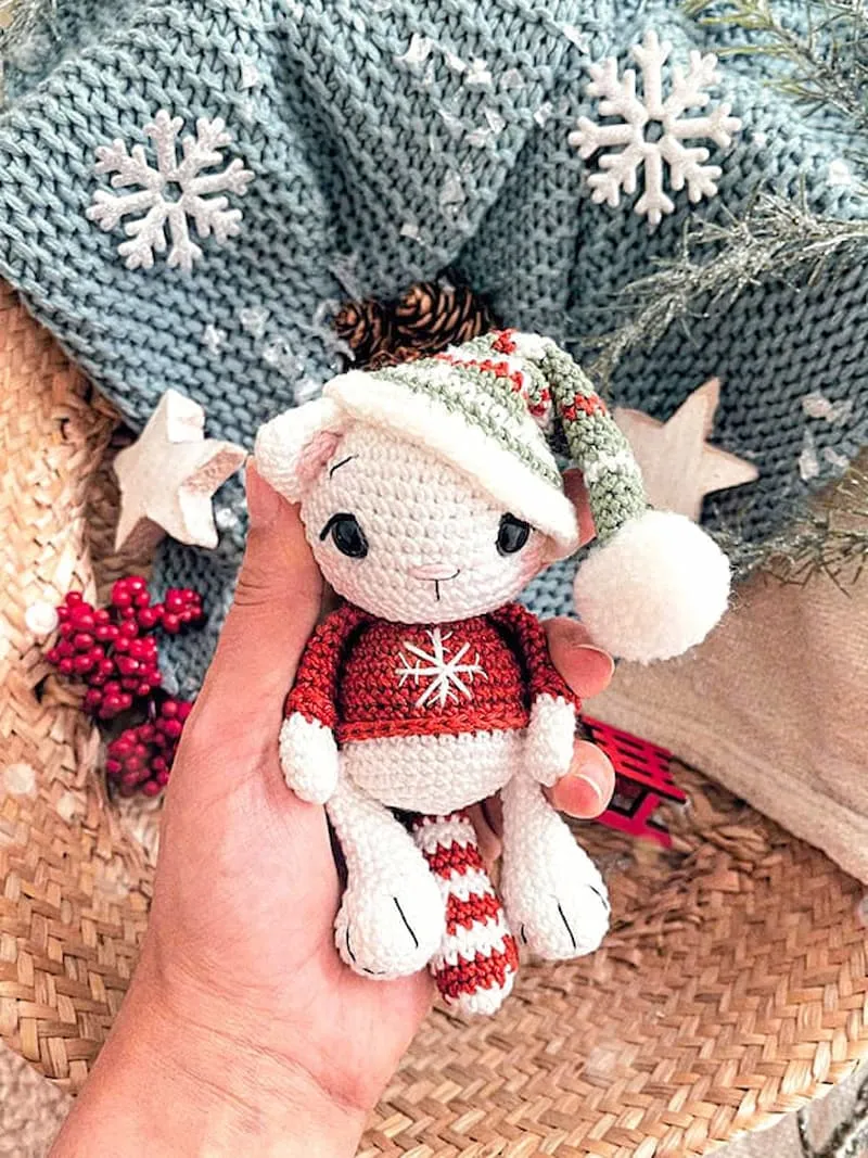 Gatita ayundante Santa Claus