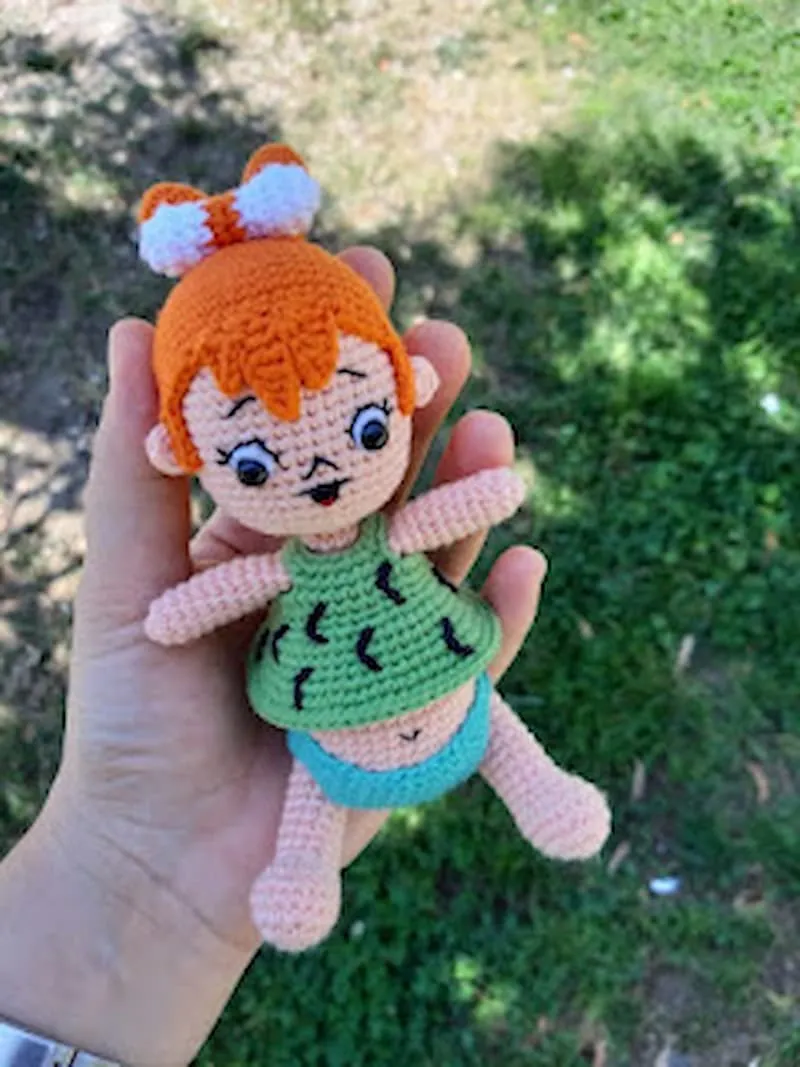 Patrón gratis Pebbles Picapiedra amigurumi