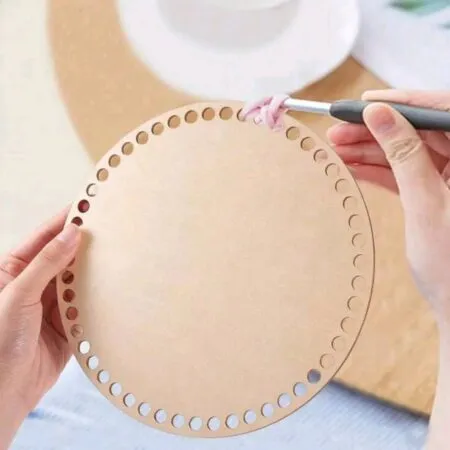 Base redonda perforada 14 cm.